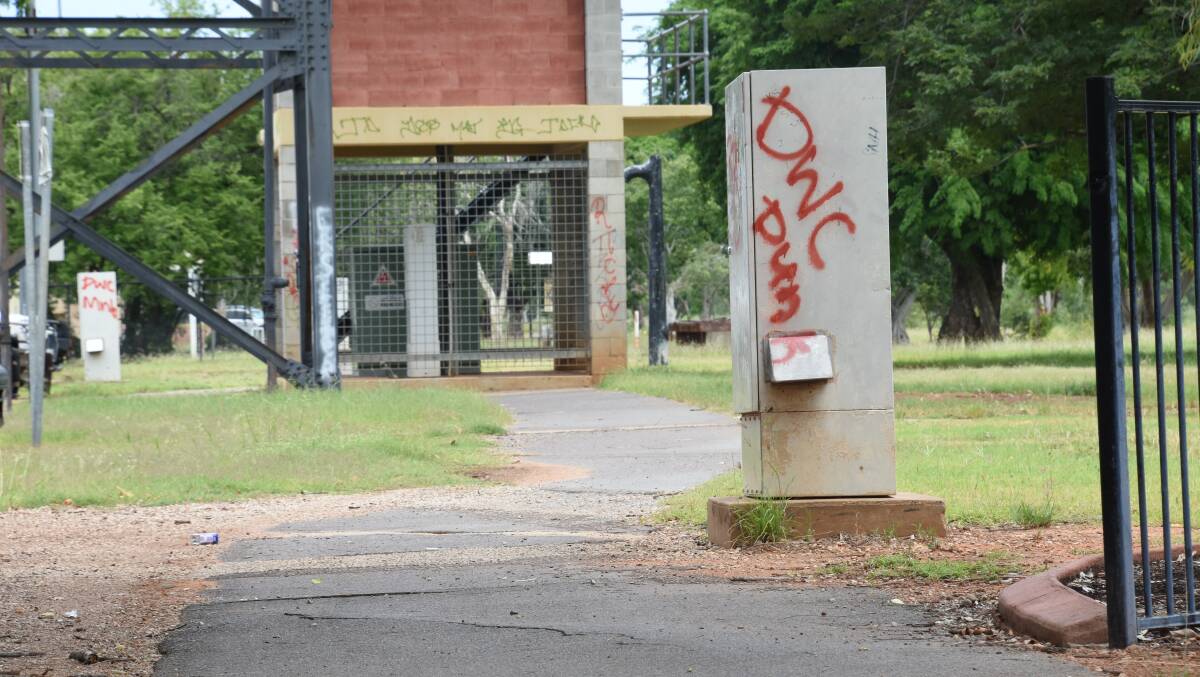 Litter and graffiti is common in Katherine. 
