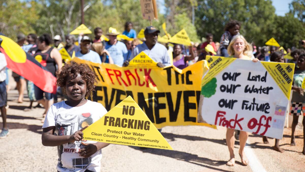 A decision on whether or not to develop the NT's shale gas by fracking has been delayed by three months. 