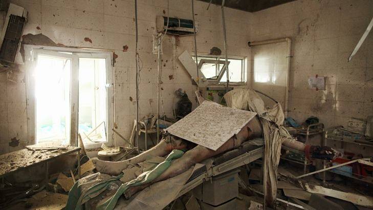 Andrew Quilty won a Gold Walkley for this image, taken at a hospital in Kunduz in 2015 following US air strikes. Photo: Andrew Quilty