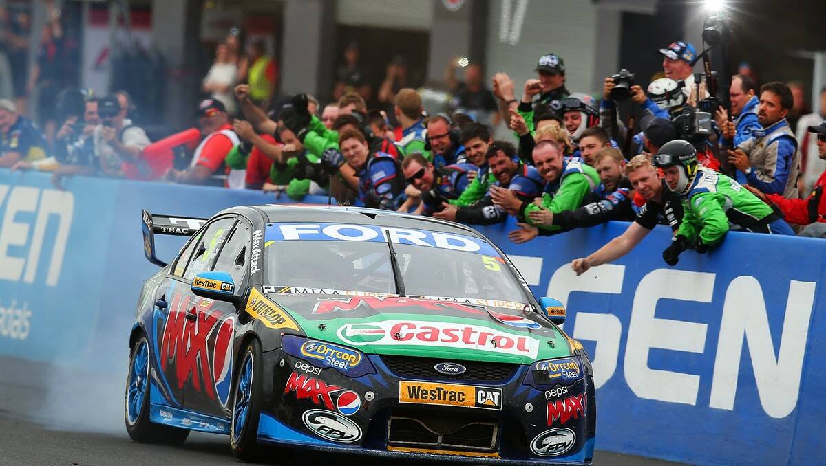 Fans cheer at the Bathurst 1000 as Ford takes the win. Photo: Getty Images