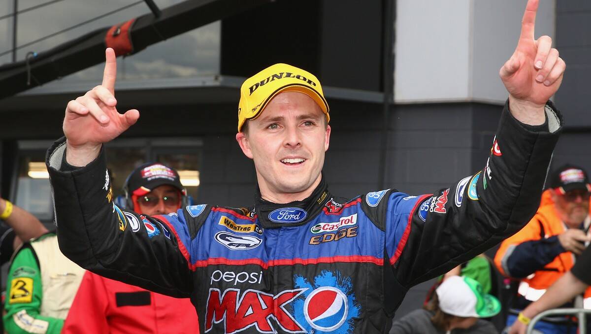 Fans cheer at the Bathurst 1000 as Ford takes the win. Photo: Getty Images