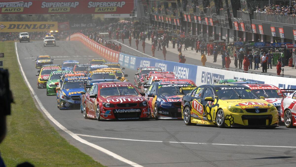 And they are off! Lap 1 of the 2013 Bathurst 1000. Photo: Zenio Lapka. 