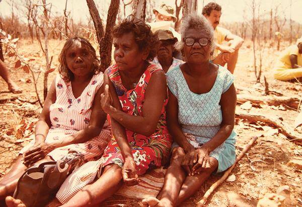 Jawoyn elders Phyllis Wiynjorrotj, Sarah Andrews and artist and 'Jawoyn Queen' Marnakolorlo during the Katherine land claim. Picture: R. Blowes.