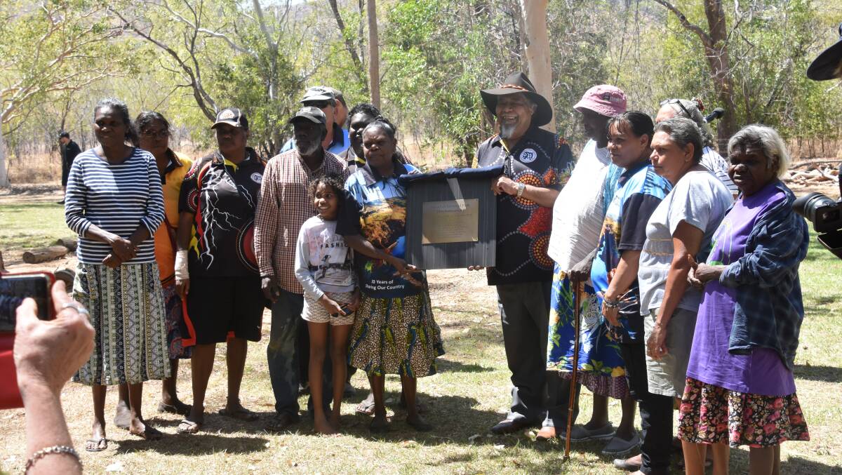 Lisa Mumbin and former Jawoyn Association executive director Jak Ah Kit joined a crowd to unveil a plaque acknowledging the 30th anniversary of the handback at Gurriluk. 