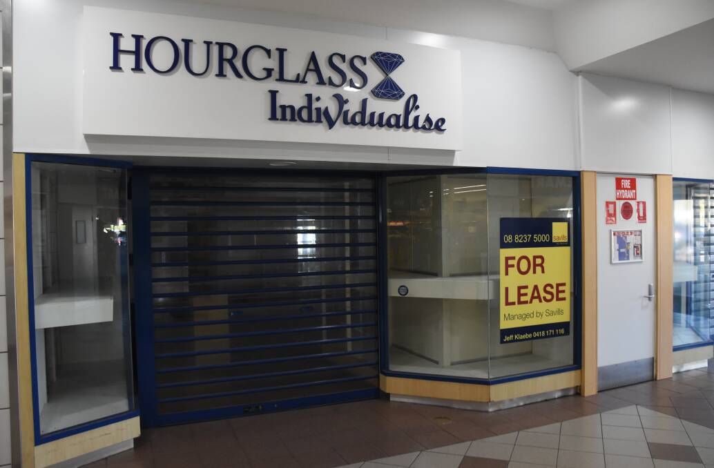 Hourglass, Katherine's last jewellery store, closed in May 2017 due to high rent and not enough shoppers. 