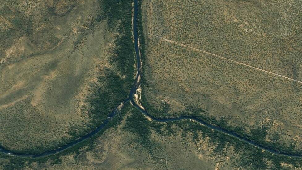 The Katherine and Flora rivers join downstream of Katherine as tributaries of the Daly River. Image: Google Earth.