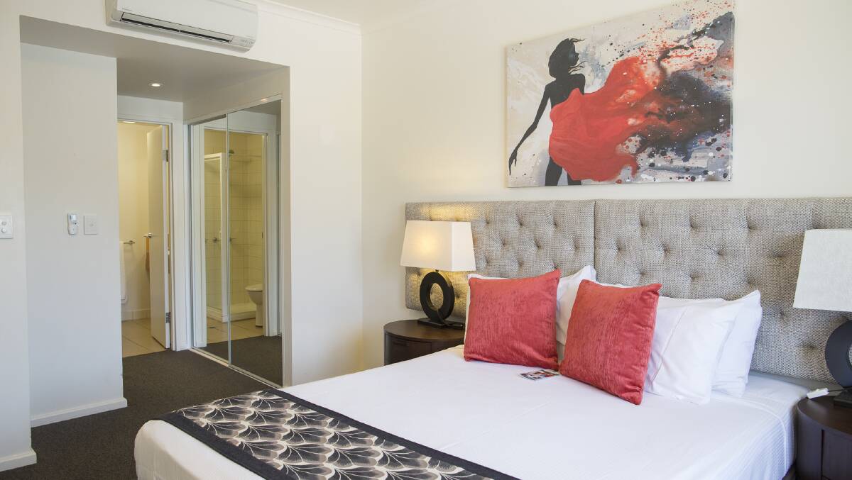 Metro Advance Apartments & Hotel is a few minute's drive to Darwin waterfront and Darwin Casino, and within walking distance of Darwin Mall, restaurants and popular night spots.