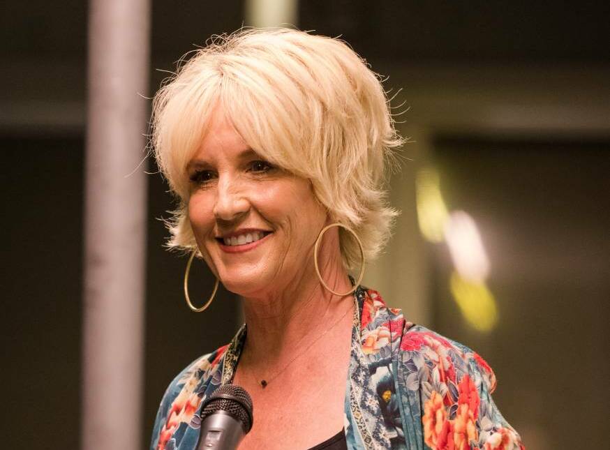 Famed US environmental campaigner Erin Brockovich has congratulated Katherine residents for their class action win.