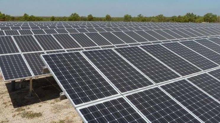 Ambitious solar farm idea has some wealthy backers.