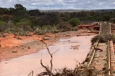 Damage to the Ghan rail line has prompted renewed calls for a rail link between Northern Territory and Queensland.