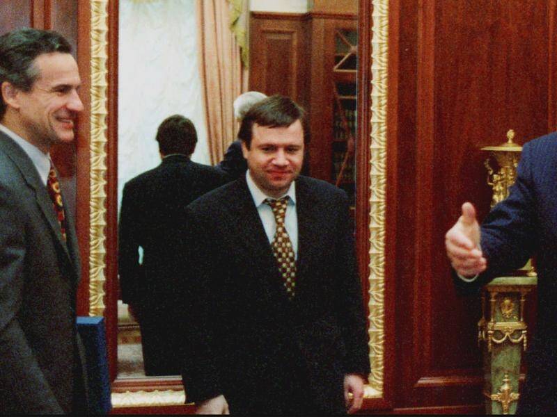Valentin Yumashev (centre) served as a Kremlin adviser and as Kremlin chief of staff in the 1990s.