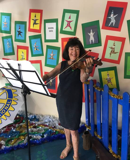 MUSIC DELIGHTS: Nola Sweetman entertained shoppers on her violin. Picture: supplied.