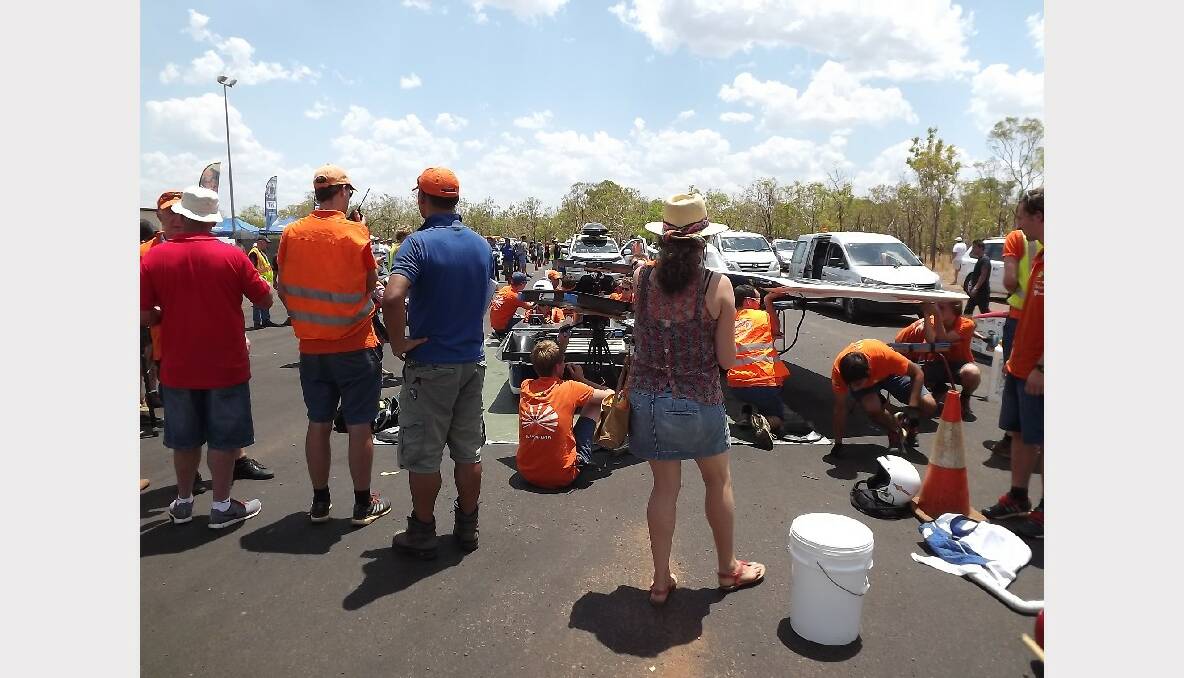 HUNDREDS of sun-lovers gathered at the Katherine weighbridge on Sunday  to welcome participants in the World Solar Challenge at their first checkpoint.