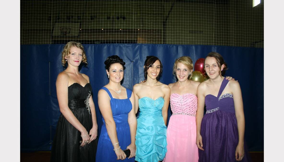 Katherine High School'd year 12 students dressed in their best for graduation night.