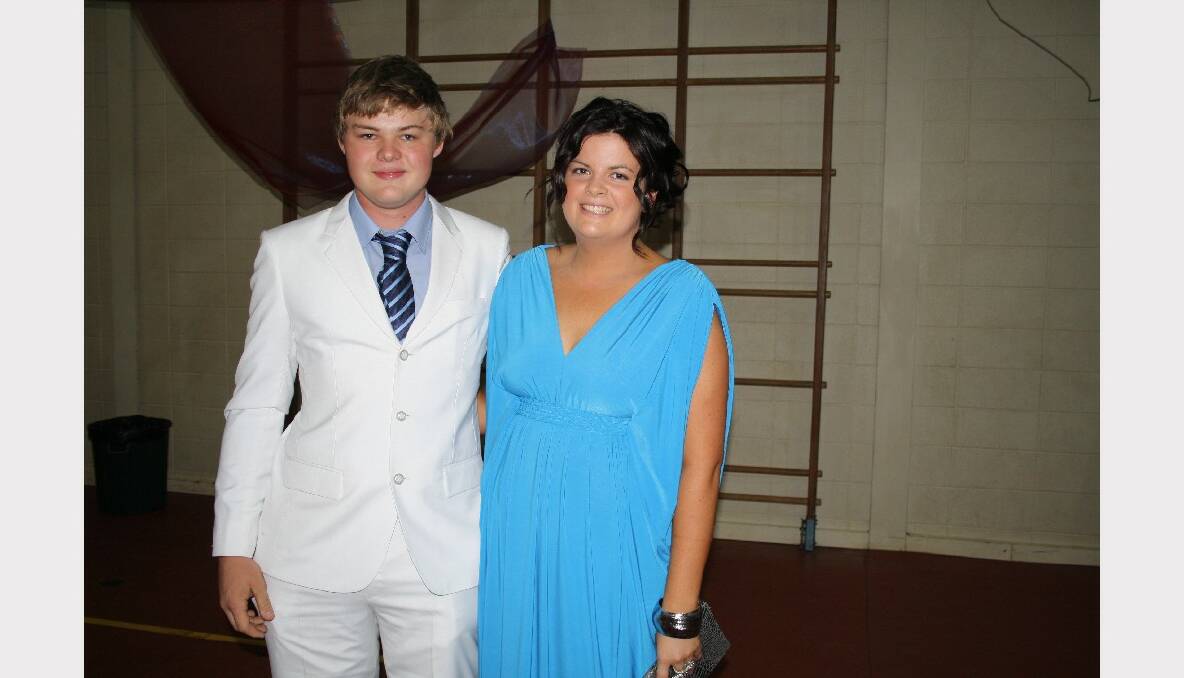 Katherine High School'd year 12 students dressed in their best for graduation night.